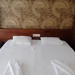 Dinara Hotel 2*
