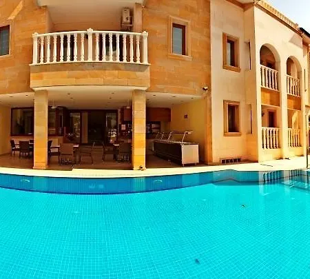 فندق Dinara كمر