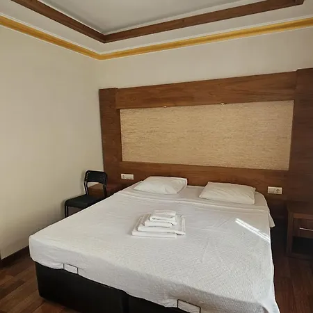 Hotel Dinara 2*