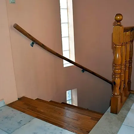 Отель Dinara 2*
