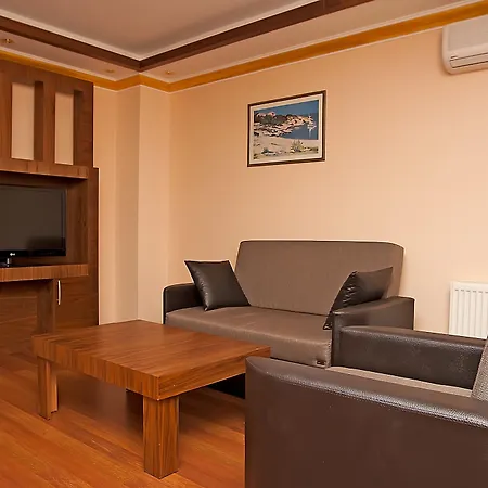 Dinara Hotel 2*