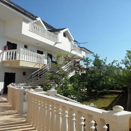Dinara Hotel